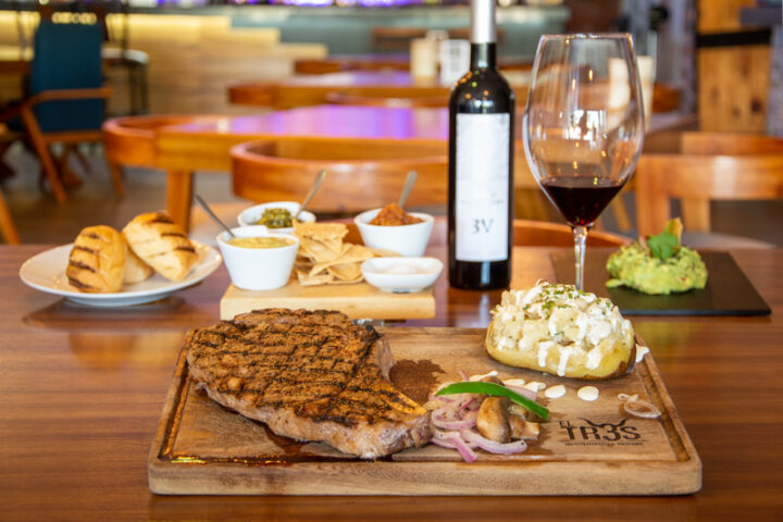 EL TRES STEAK HOUSE - Image 2