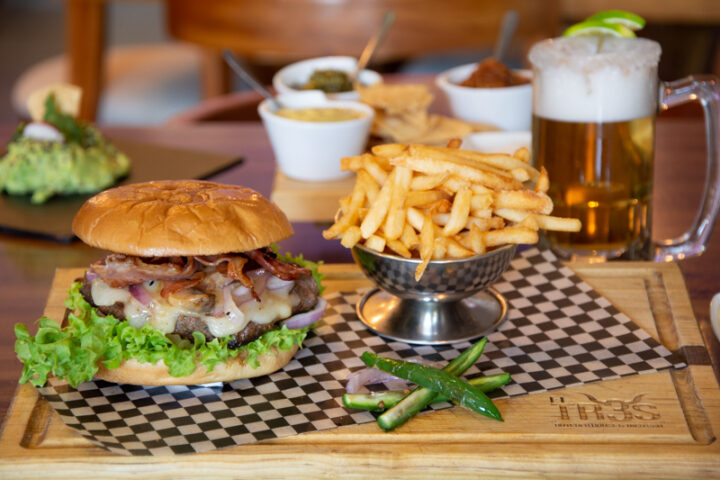 EL TRES STEAK HOUSE - Image 3