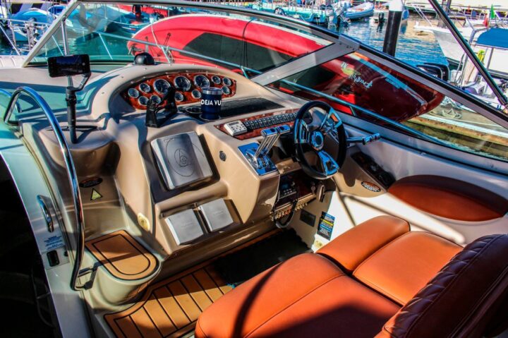MAXUM 38′ DEJAVU YACHT CHARTERS - Image 2