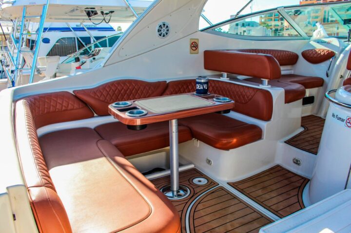 MAXUM 38′ DEJAVU YACHT CHARTERS - Image 3