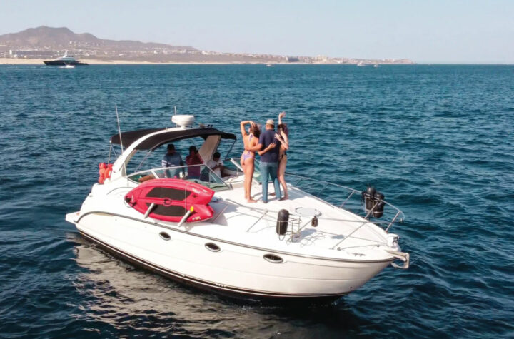 MAXUM 38′ DEJAVU YACHT CHARTERS